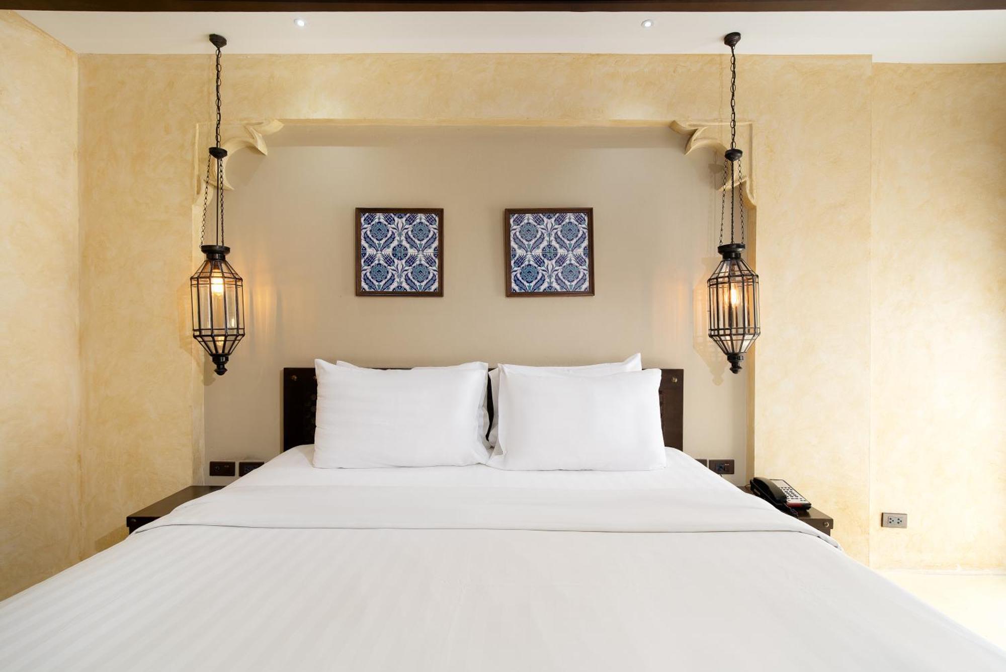 Dewan Hotel Bangkok
